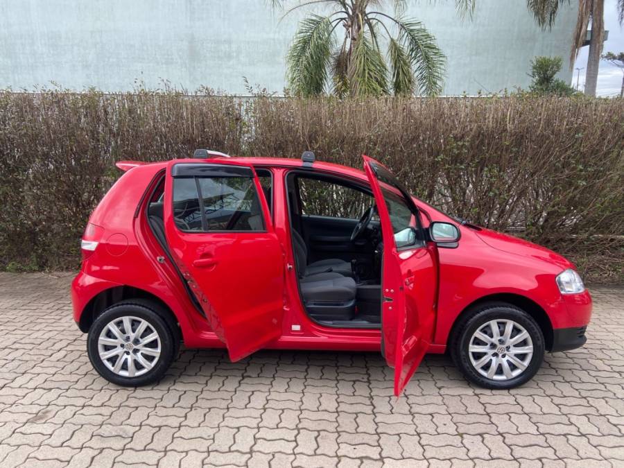 VOLKSWAGEN - FOX - 2009/2010 - Vermelha - R$ 26.900,00