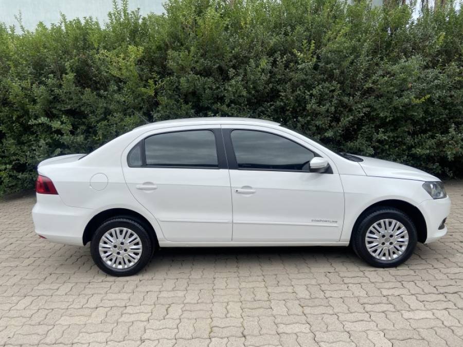 VOLKSWAGEN - VOYAGE - 2014/2015 - Branca - R$ 38.900,00
