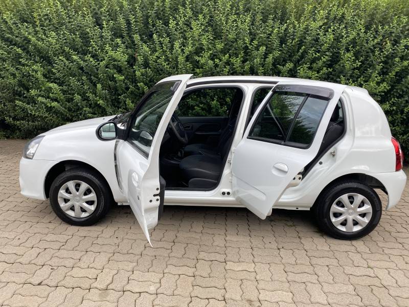 RENAULT - CLIO - 2015/2016 - Branca - R$ 32.900,00