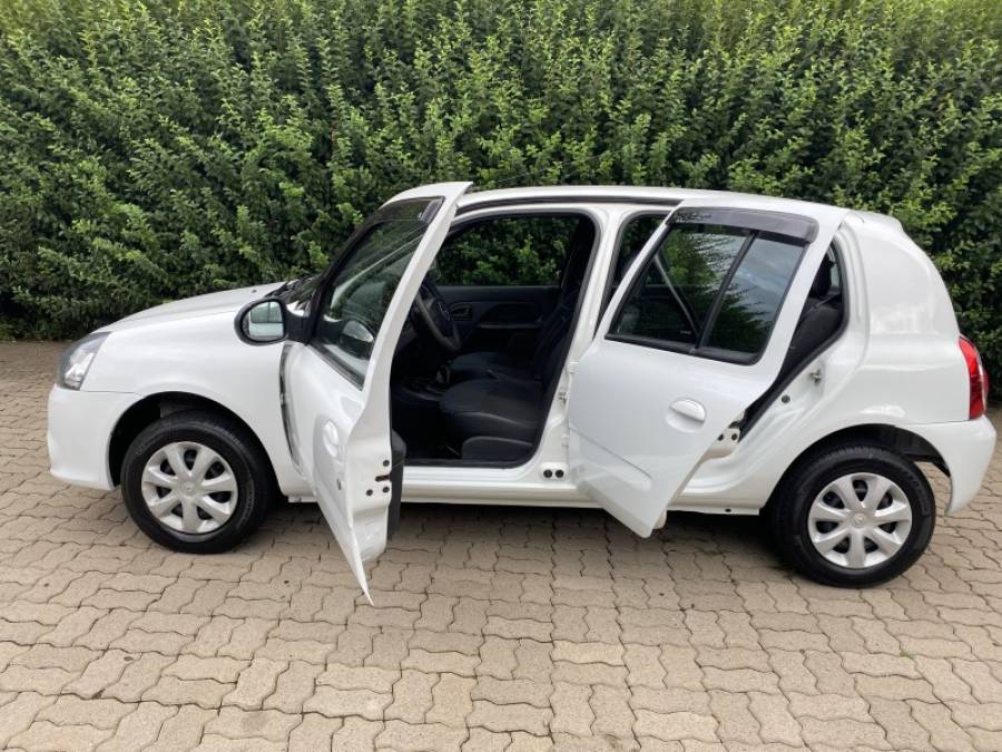 RENAULT - CLIO - 2015/2016 - Branca - R$ 32.900,00