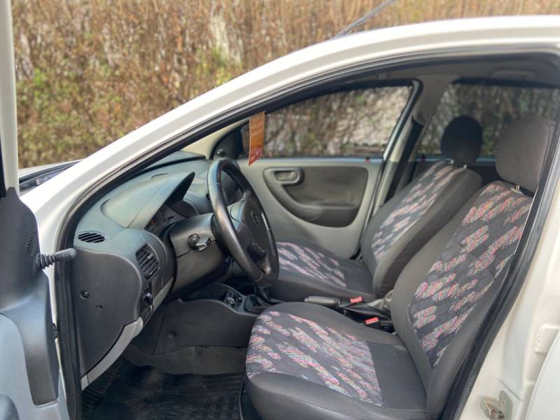CHEVROLET - CORSA - 2004/2005 - Branca - R$ 22.900,00