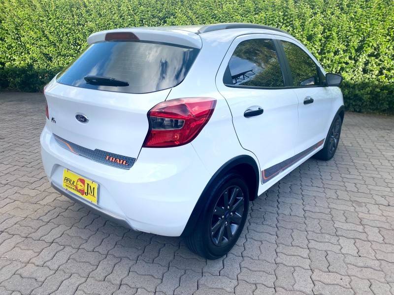 FORD - KA - 2017/2018 - Branca - R$ 44.900,00