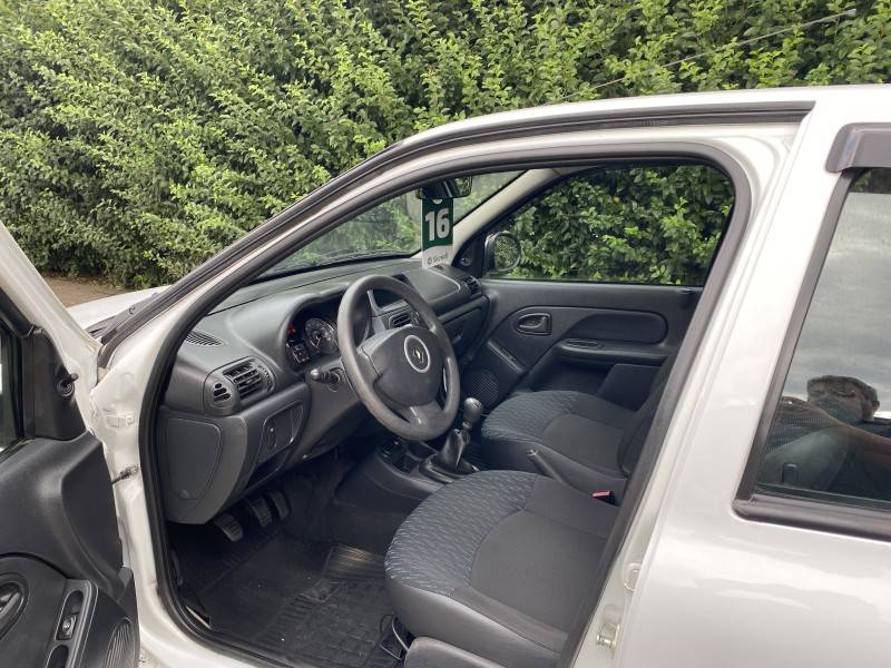 RENAULT - CLIO - 2015/2016 - Branca - R$ 32.900,00