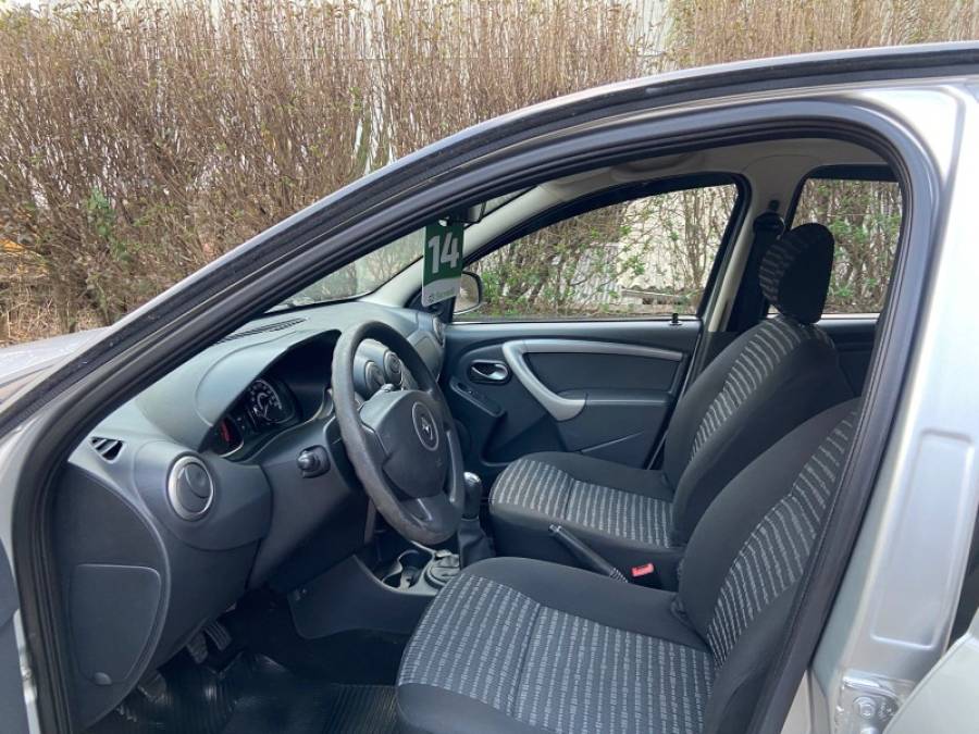 RENAULT - SANDERO - 2013/2014 - Prata - R$ 34.900,00
