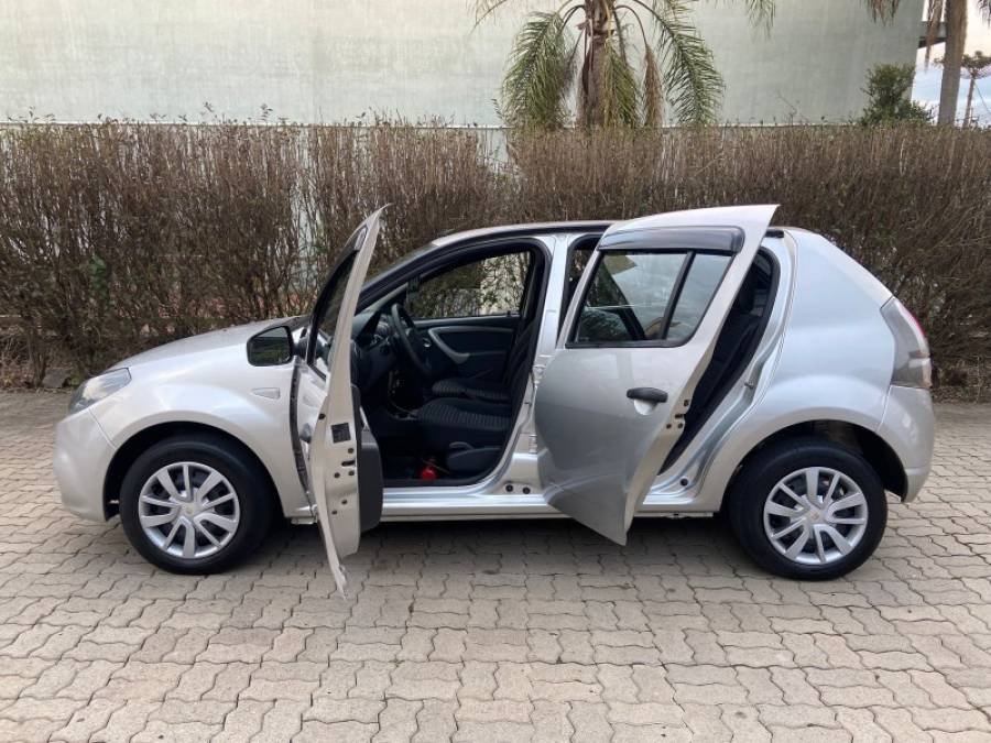 RENAULT - SANDERO - 2013/2014 - Prata - R$ 34.900,00