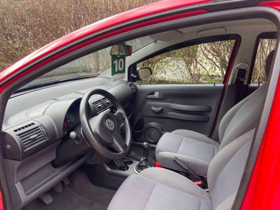 VOLKSWAGEN - FOX - 2009/2010 - Vermelha - R$ 26.900,00