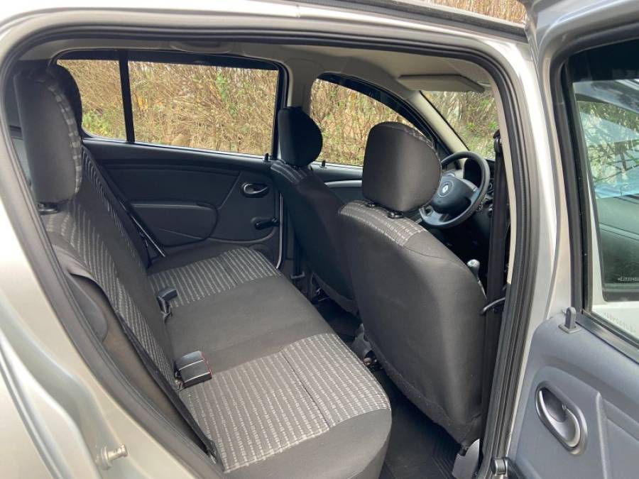 RENAULT - SANDERO - 2013/2014 - Prata - R$ 34.900,00
