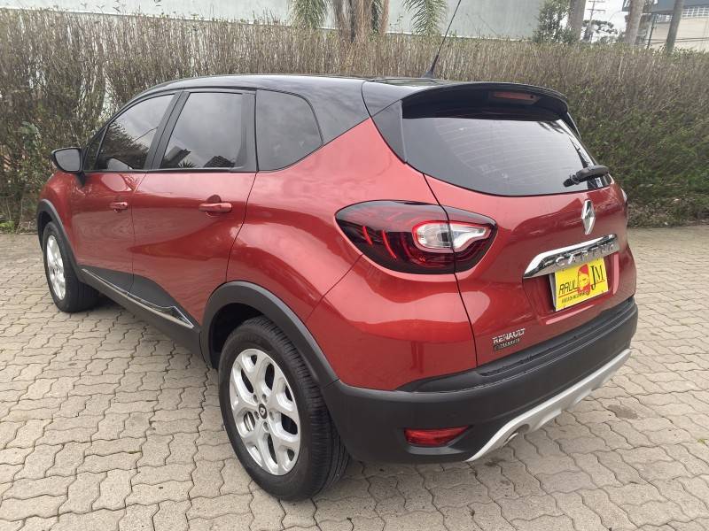 RENAULT - CAPTUR - 2017/2018 - Vermelha - R$ 69.900,00