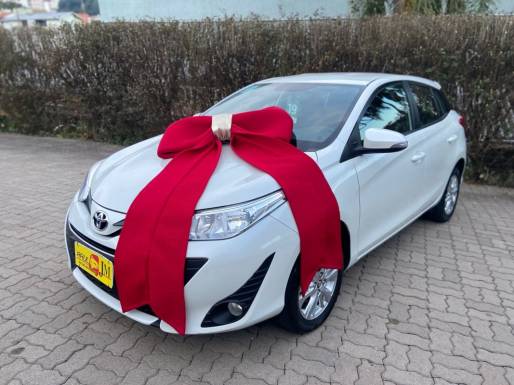 TOYOTA - YARIS - 2018/2019 - Branca - R$ 79.900,00