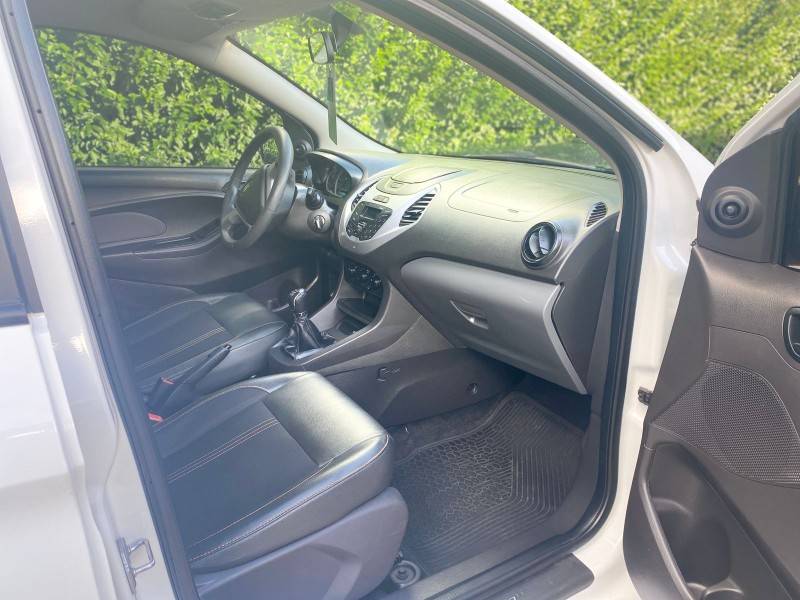 FORD - KA - 2017/2018 - Branca - R$ 44.900,00