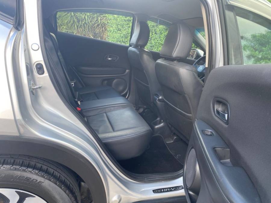HONDA - HR-V - 2015/2016 - Prata - R$ 88.900,00