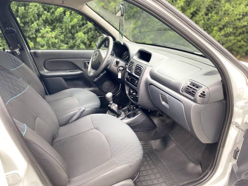 RENAULT - CLIO - 2015/2016 - Branca - R$ 32.900,00