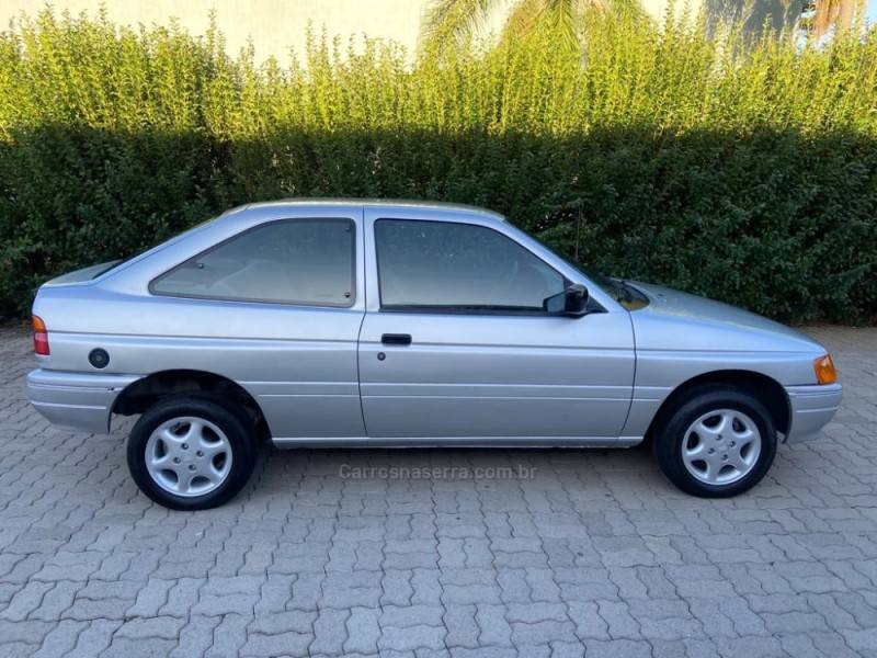 FORD - ESCORT - 1993/1993 - Prata - R$ 28.900,00