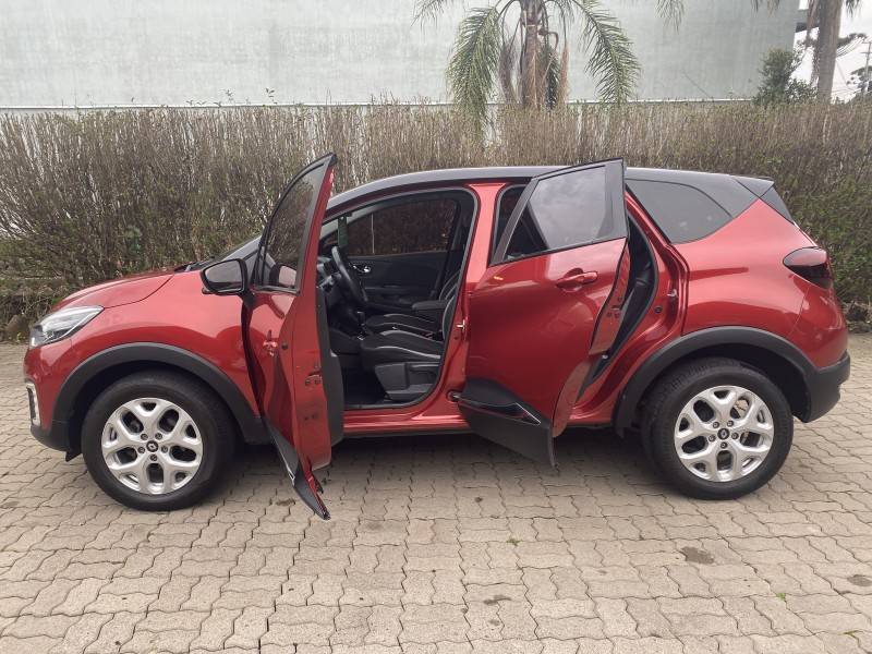 RENAULT - CAPTUR - 2017/2018 - Vermelha - R$ 69.900,00
