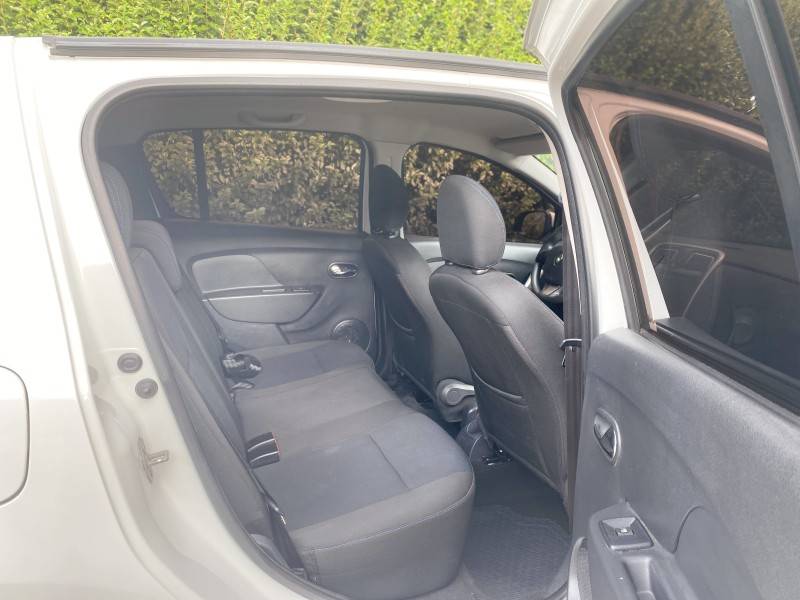 RENAULT - SANDERO - 2015/2015 - Branca - R$ 42.900,00