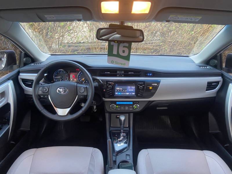 TOYOTA - COROLLA - 2015/2016 - Branca - R$ 91.900,00