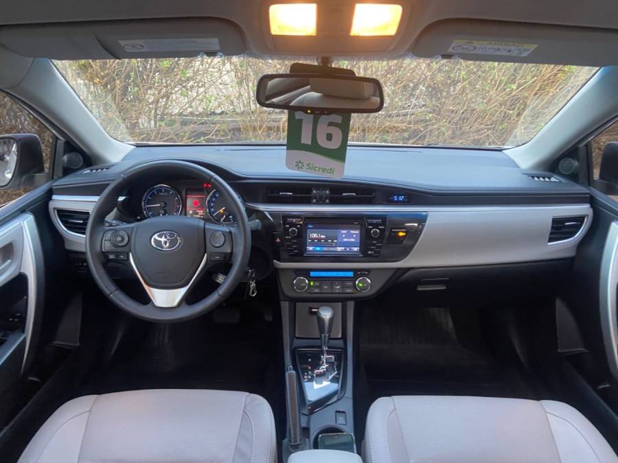 TOYOTA - COROLLA - 2015/2016 - Branca - R$ 91.900,00