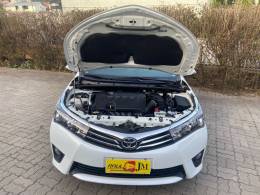 TOYOTA - COROLLA - 2015/2016 - Branca - R$ 91.900,00