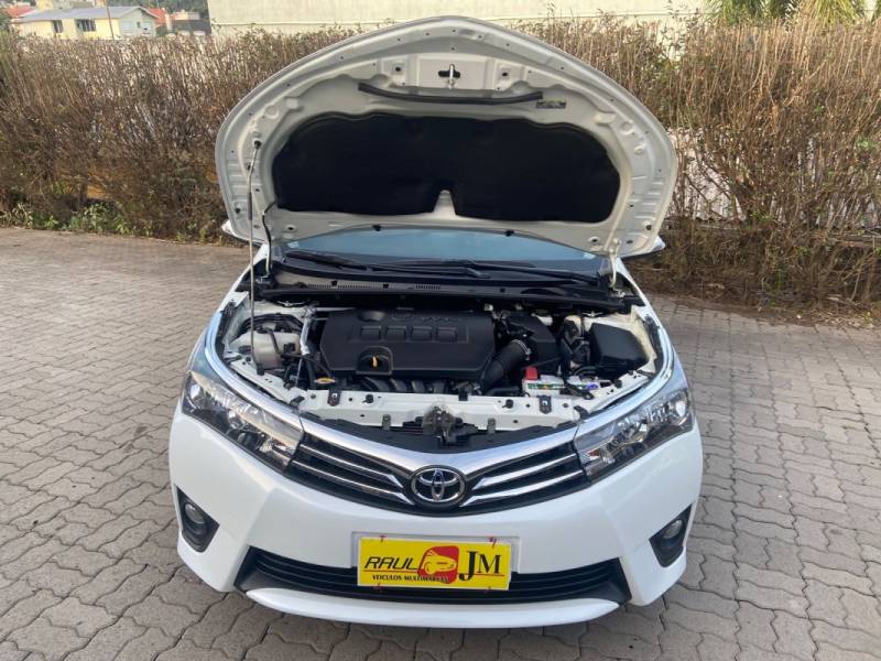 TOYOTA - COROLLA - 2015/2016 - Branca - R$ 91.900,00