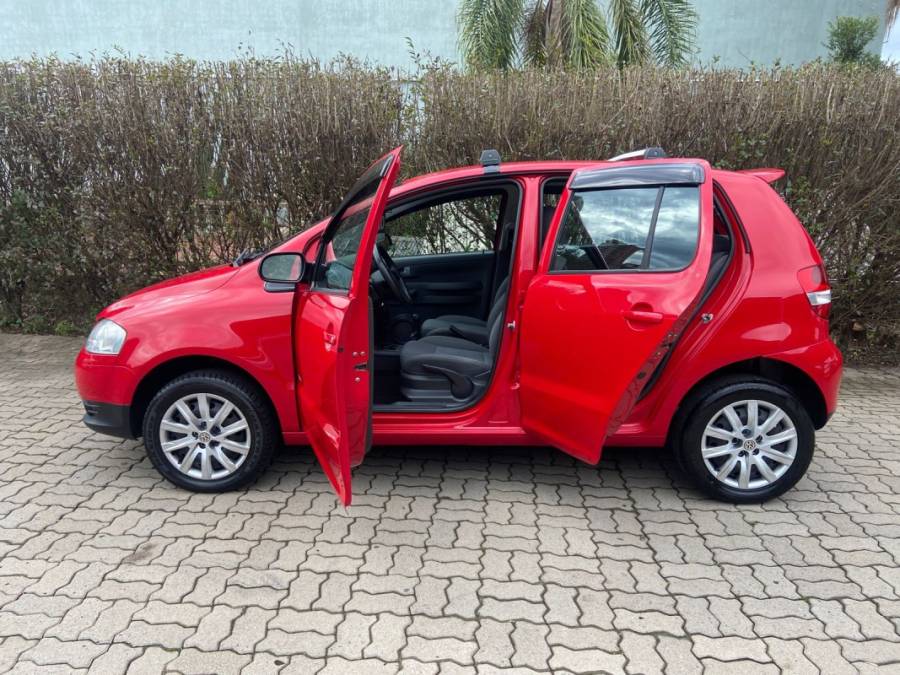 VOLKSWAGEN - FOX - 2009/2010 - Vermelha - R$ 26.900,00