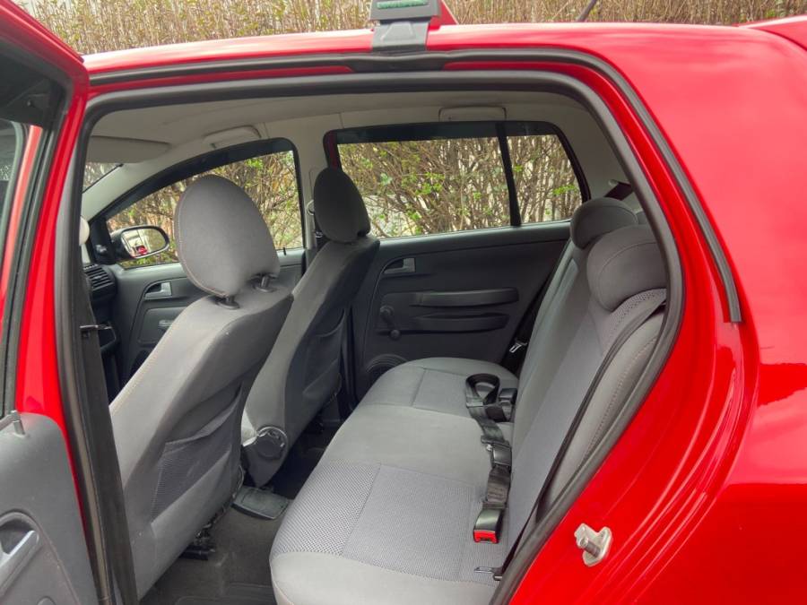 VOLKSWAGEN - FOX - 2009/2010 - Vermelha - R$ 26.900,00