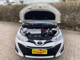 TOYOTA - YARIS - 2018/2019 - Branca - R$ 77.900,00