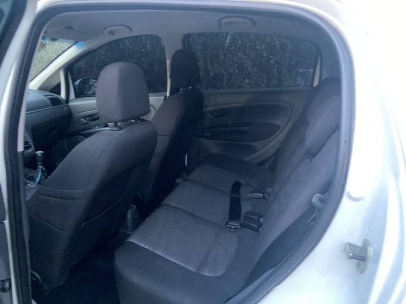 FIAT - PUNTO - 2011/2011 - Branca - R$ 35.900,00