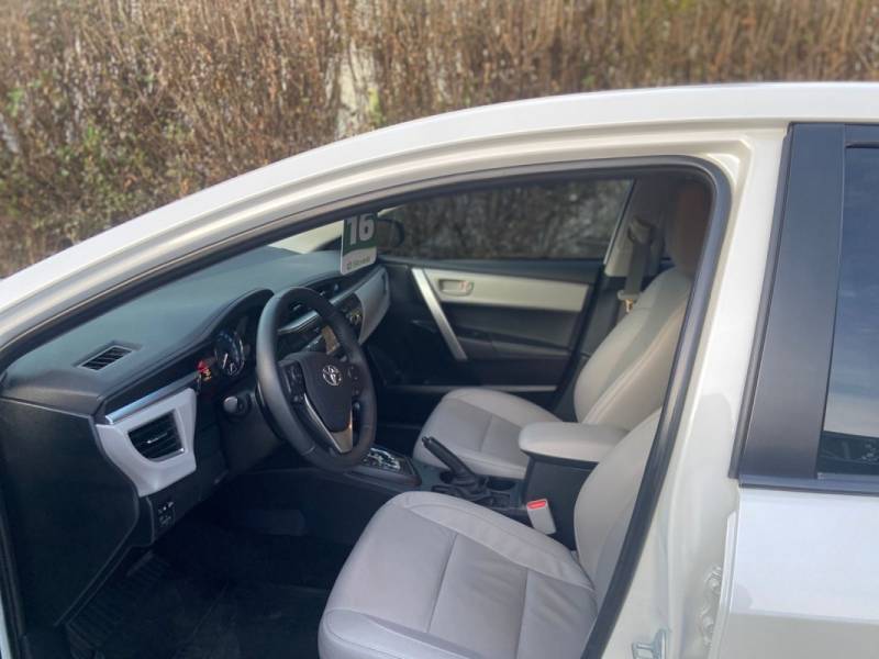 TOYOTA - COROLLA - 2015/2016 - Branca - R$ 91.900,00
