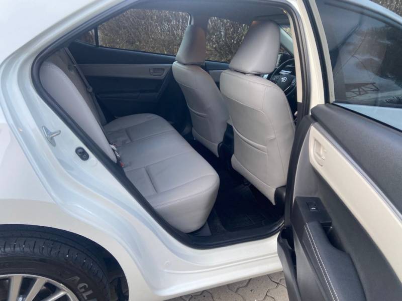 TOYOTA - COROLLA - 2015/2016 - Branca - R$ 91.900,00