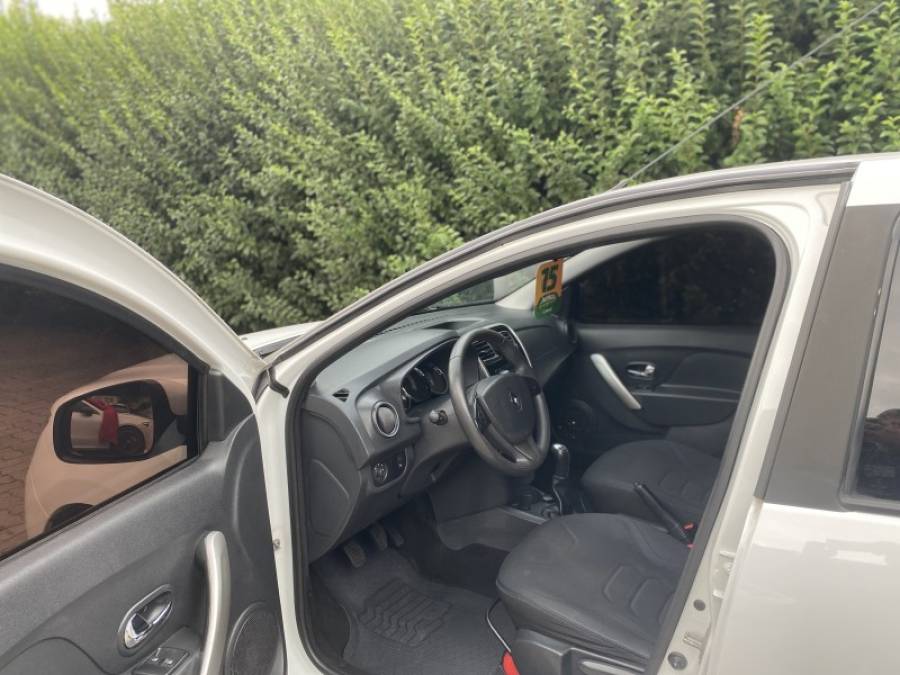 RENAULT - SANDERO - 2015/2015 - Branca - R$ 42.900,00