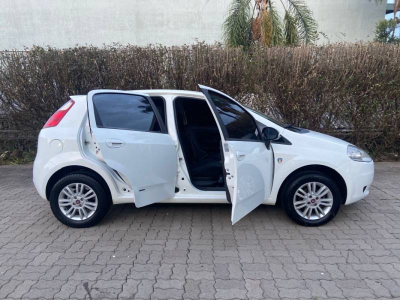 FIAT - PUNTO - 2011/2011 - Branca - R$ 35.900,00