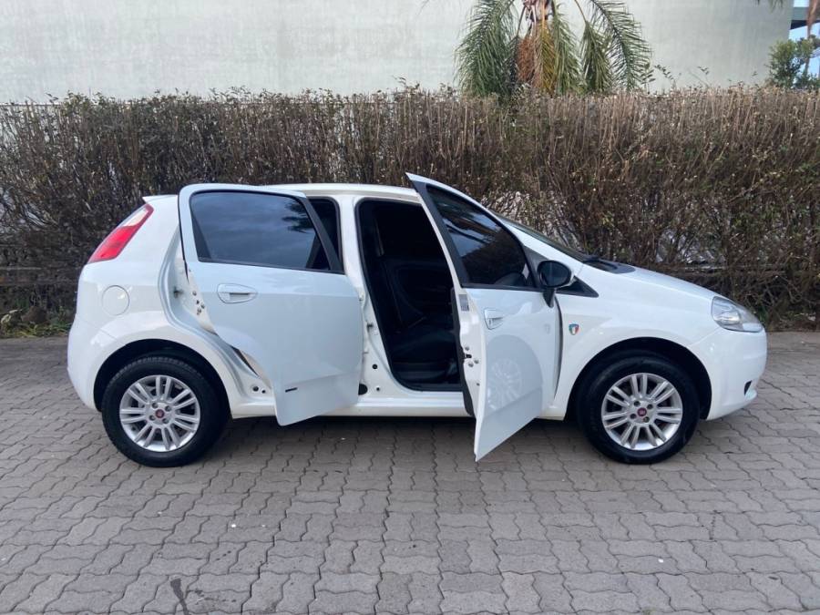 FIAT - PUNTO - 2011/2011 - Branca - R$ 35.900,00