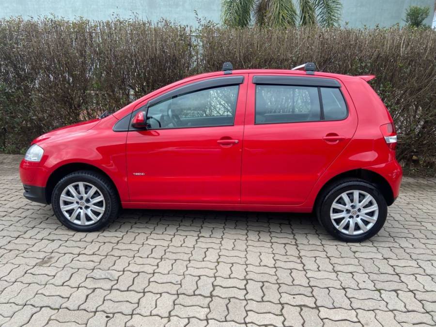 VOLKSWAGEN - FOX - 2009/2010 - Vermelha - R$ 26.900,00