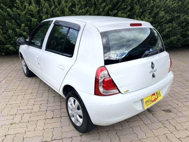 RENAULT - CLIO - 2015/2016 - Branca - R$ 32.900,00