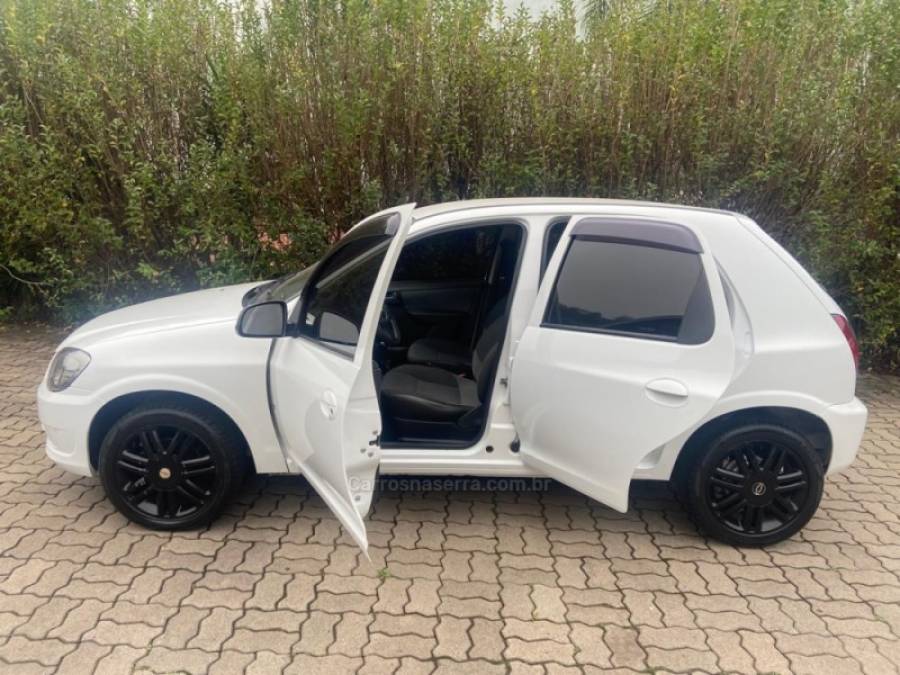 CHEVROLET - CELTA - 2011/2012 - Branca - R$ 29.900,00