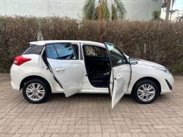 TOYOTA - YARIS - 2018/2019 - Branca - R$ 77.900,00