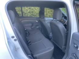 RENAULT - SANDERO - 2017/2018 - Branca - R$ 43.900,00