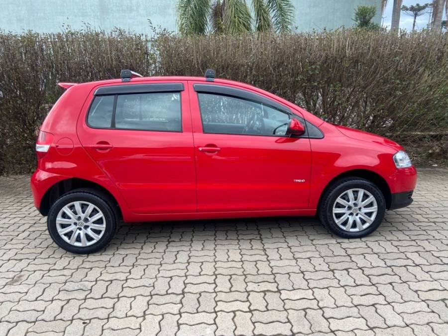 VOLKSWAGEN - FOX - 2009/2010 - Vermelha - R$ 26.900,00