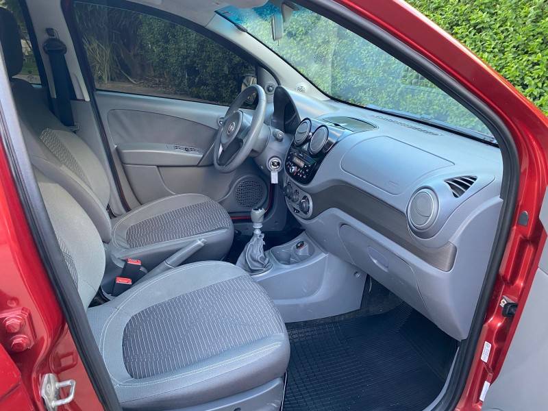 FIAT - PALIO - 2013/2014 - Vermelha - R$ 40.900,00