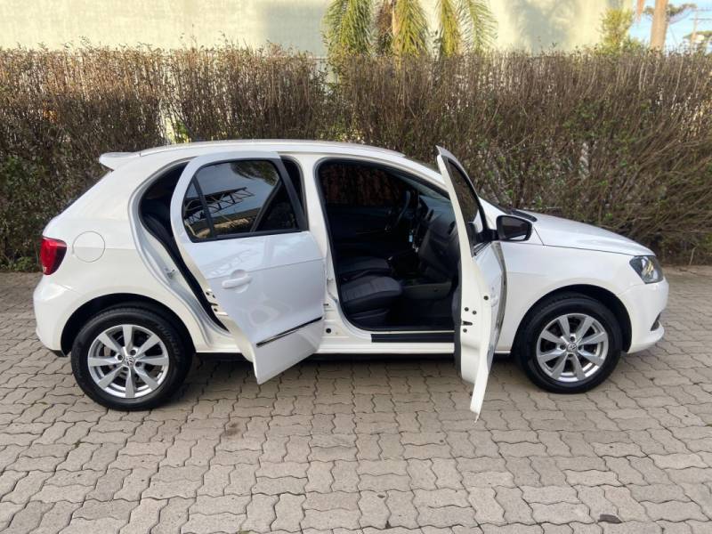 VOLKSWAGEN - GOL - 2013/2014 - Branca - R$ 43.900,00
