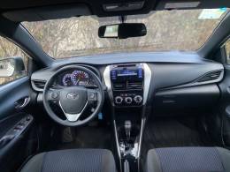 TOYOTA - YARIS - 2018/2019 - Branca - R$ 77.900,00