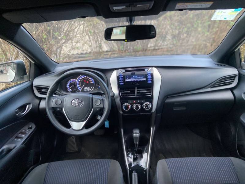 TOYOTA - YARIS - 2018/2019 - Branca - R$ 77.900,00