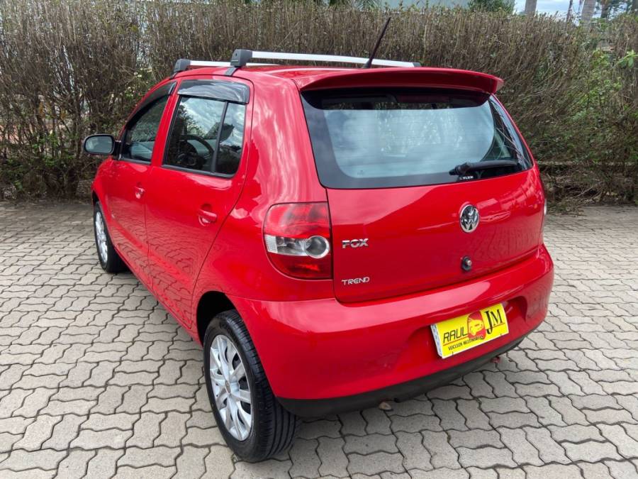 VOLKSWAGEN - FOX - 2009/2010 - Vermelha - R$ 26.900,00