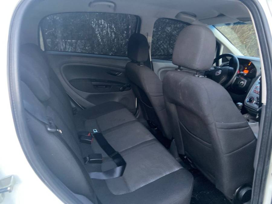 FIAT - PUNTO - 2011/2011 - Branca - R$ 35.900,00