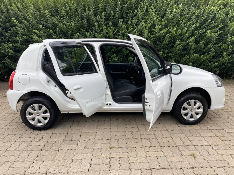 RENAULT - CLIO - 2015/2016 - Branca - R$ 32.900,00