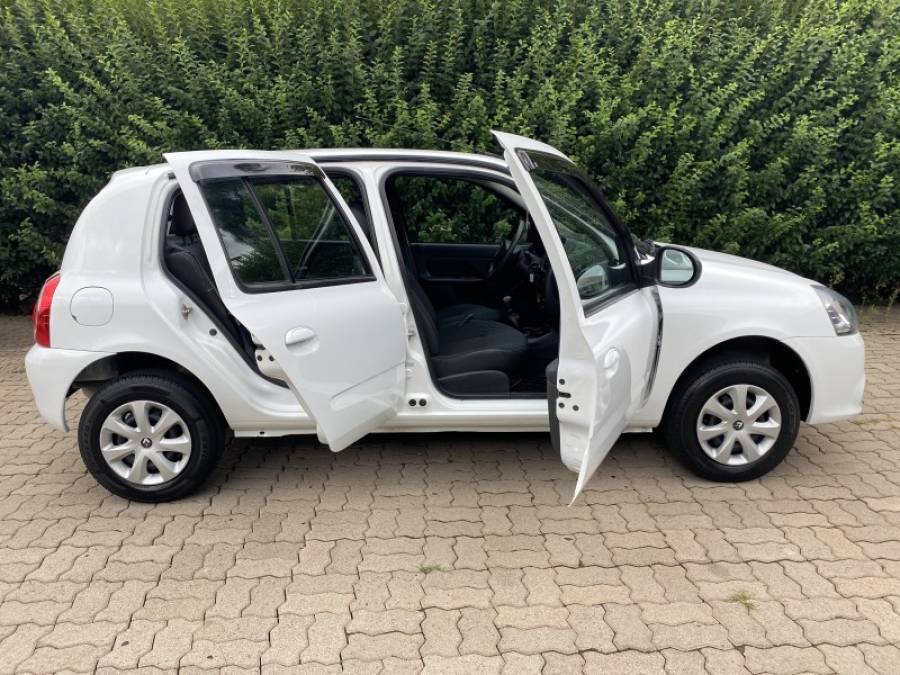 RENAULT - CLIO - 2015/2016 - Branca - R$ 32.900,00