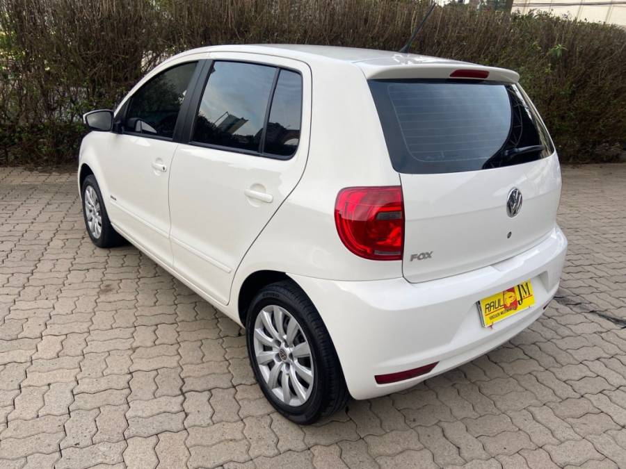 VOLKSWAGEN - FOX - 2013/2014 - Branca - R$ 42.900,00