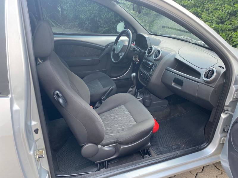 FORD - KA - 2009/2010 - Prata - R$ 24.900,00