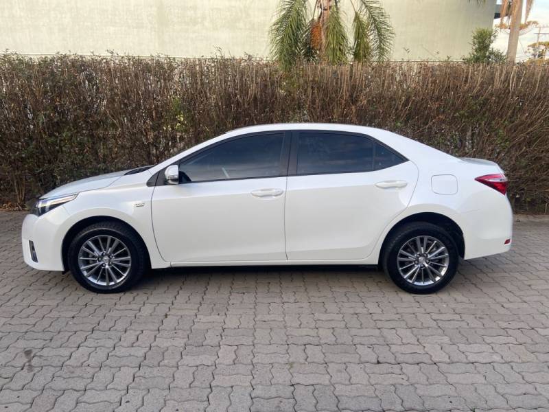 TOYOTA - COROLLA - 2015/2016 - Branca - R$ 91.900,00