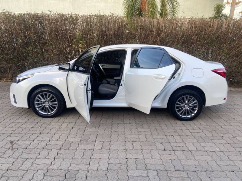 TOYOTA - COROLLA - 2015/2016 - Branca - R$ 91.900,00